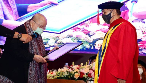 Ungkap Efektivitas SIN, Disertasi Hadi Poernomo Raih Penghargaan MURI