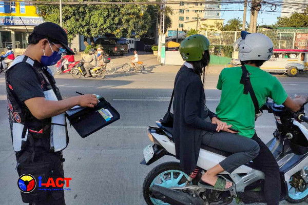 Denda Naik Motor Pakai Sandal di Berbagai Negara, di India Bisa Dikurung 15 Hari