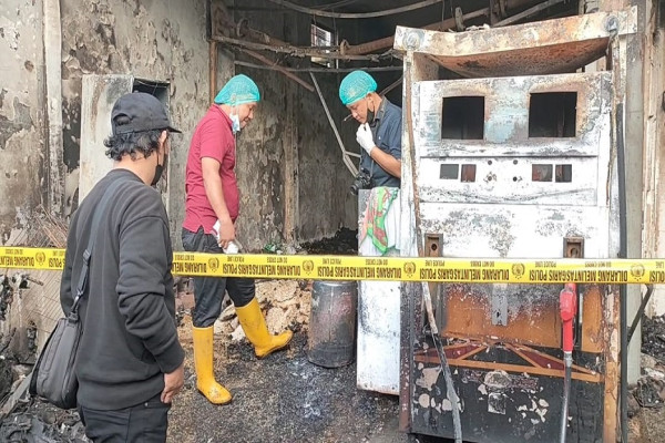 Toko Sembako dan Pom Bensin Mini Terbakar, Ibu dan Balita Tewas