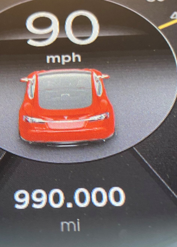 Pria Jerman Siksa Tesla Model S hingga Tempuh Jarak Nyaris 2 Juta Kilometer