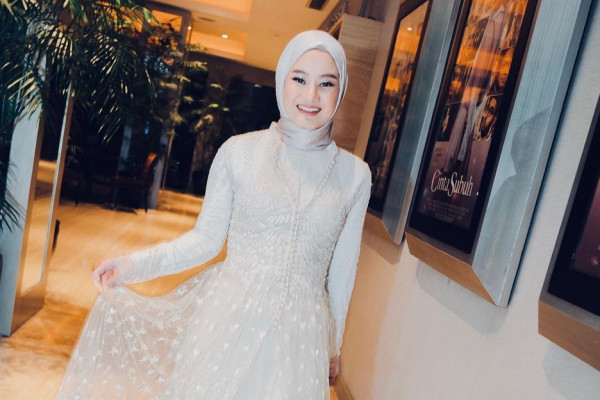 7 Artis Indonesia yang Yatim dari Kecil, Kini Sukses di Dunia Hiburan