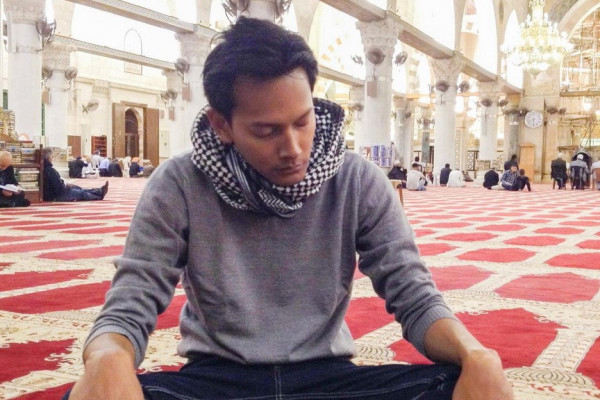 7 Artis Indonesia yang Yatim dari Kecil, Kini Sukses di Dunia Hiburan