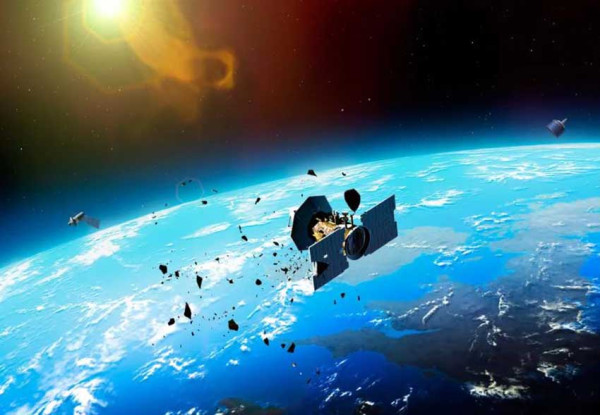 Bak Senjata Makan Tuan, Pesawat Ruang Angkasa Rusia Bermanuver Hindari Sampah Antariksa