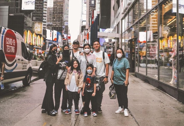 Intip 5 Gaya Ashanty Liburan di New York, Stylish bak ABG