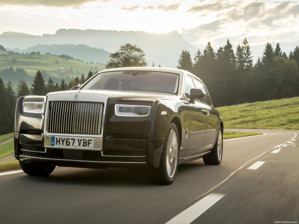 Spesifikasi Mobil Rolls-Royce Phantom Milik Nagita Slavina, Sekali Isi Bensin Rp1,3 Juta