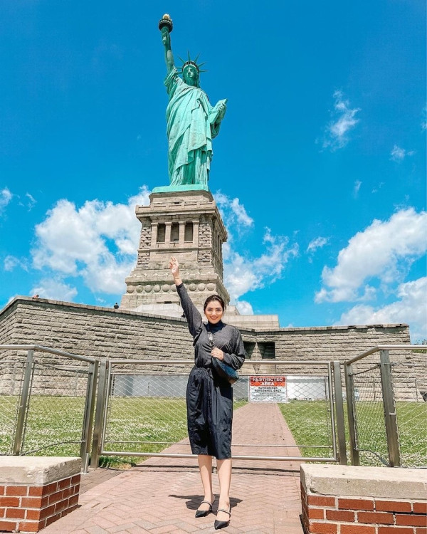 Intip 5 Gaya Ashanty Liburan di New York, Stylish bak ABG