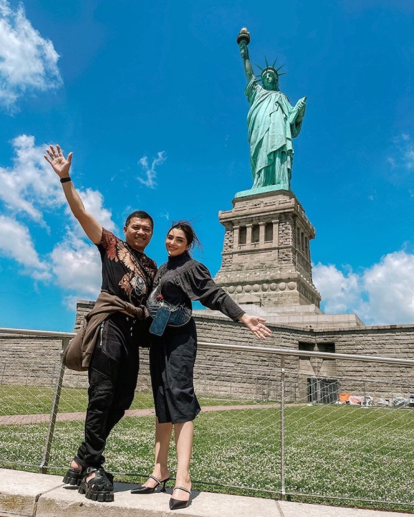 Intip 5 Gaya Ashanty Liburan di New York, Stylish bak ABG