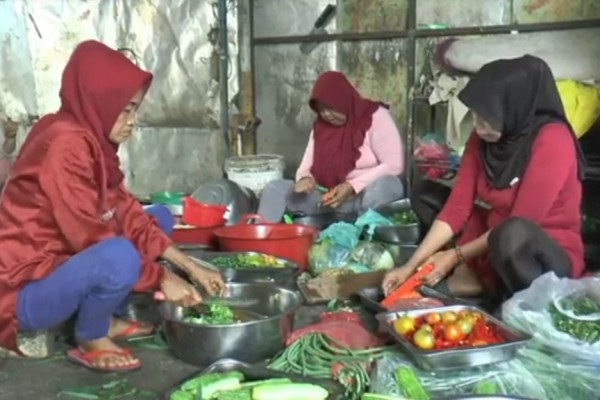 Pemilik Warung Tegal di Prabumulih Bertahan di Tengah Meroketnya Harga Cabai dan Sayuran