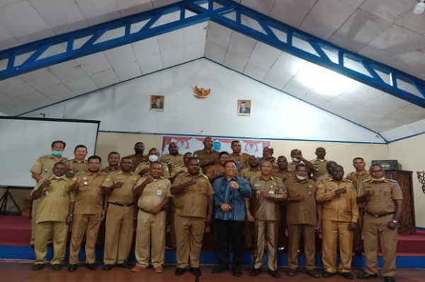 Bupati Asmat Membuka Raker Kepala Distrik Se-Kabupaten Asmat