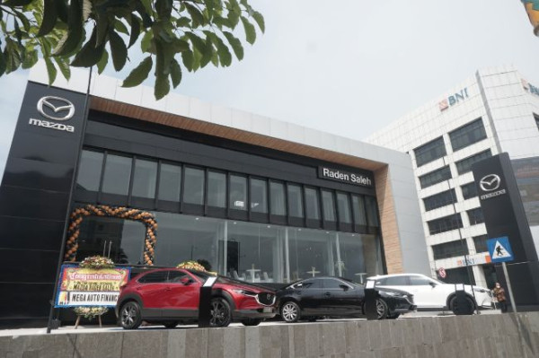 Perbandingan Masa Inden Rolls-Royce Nagita Slavina dengan Mobil yang Hits di Indonesia
