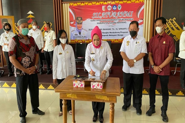 Bupati Winarti Gelar Silaturahmi Guru PPPK dan Koordinator Bidan Desa Kabupaten Tulang Bawang