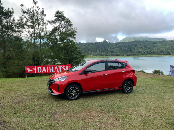 Jajal New Daihatsu Sirion Libas Jalan Berkelok Sulawesi Utara