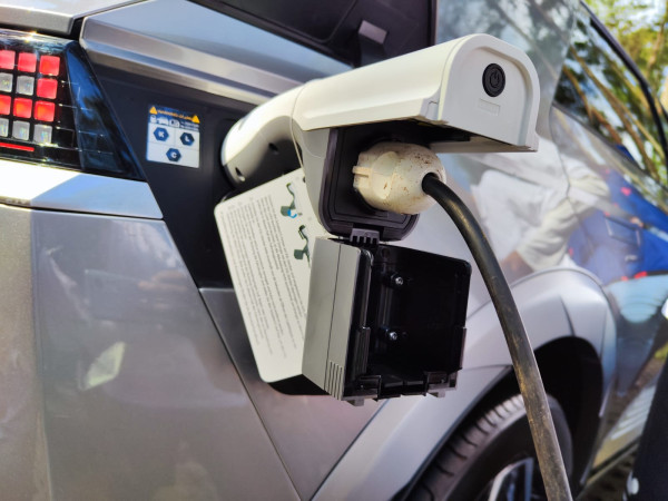 Ingin Baterai Mobil Listrik Awet dan Berumur Panjang? Begini Tipsnya!
