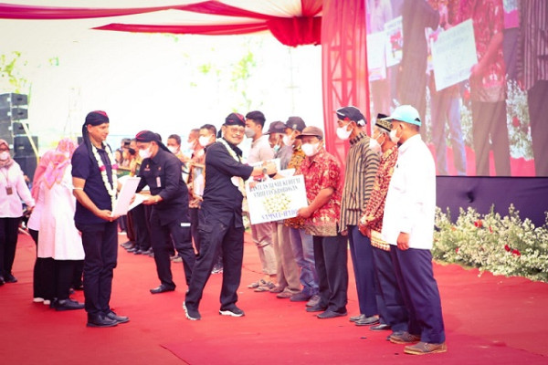 Mentan SYL Peringati Hari Krida Pertanian dengan Panen Padi dan Tanam Kedelai dari Kabupaten Sukoharjo