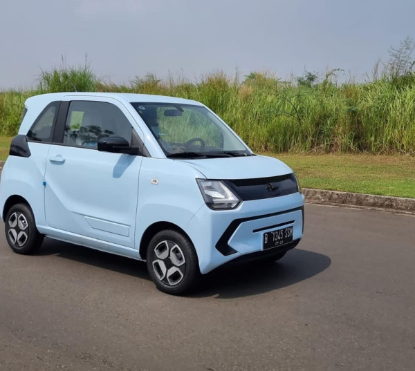 Mobil Listrik Mini DFSK Tertangkap Basah Berkeliaran di Jakarta