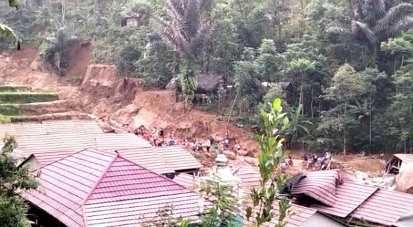 Tim SAR Lanjutkan Pencarian Korban Hilang Tertimbun Longsor di Pamijahan Bogor