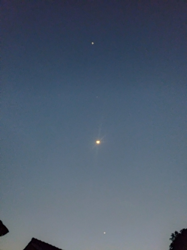 Ini Hasil Foto Warganet Berburu Fenomena Langka 5 Planet Sejajar