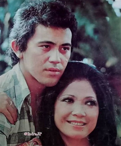 8 Potret Lawas Rima Melati dengan Gaya Rambutnya yang Ikonik