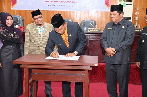 Wali Kota Irsan Sampaikan Program Pembangunan dalam Rapat Paripurna DPRD Kota Padang Sidempuan