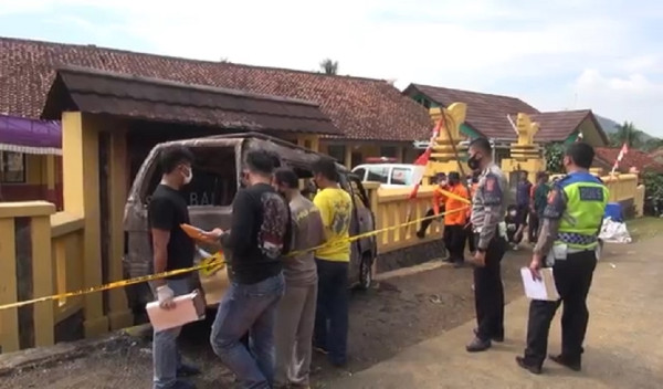 Memilukan! Pingsan Melihat Api, Penumpang Wanita Tewas di Angkot yang Terbakar