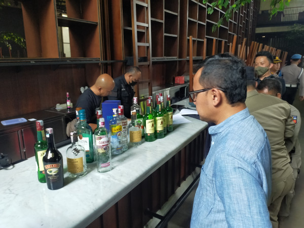 Forkompimda Kota Bogor Segel Holywings di Jalan Raya Pajajaran