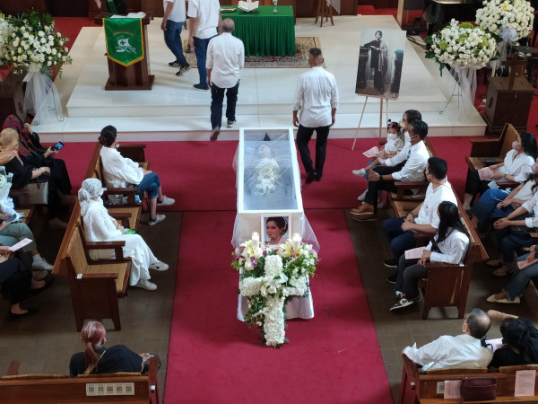 Keluarga Gelar Ibadah Tutup Peti sebelum Jenazah Rima Melati Dimakamkan