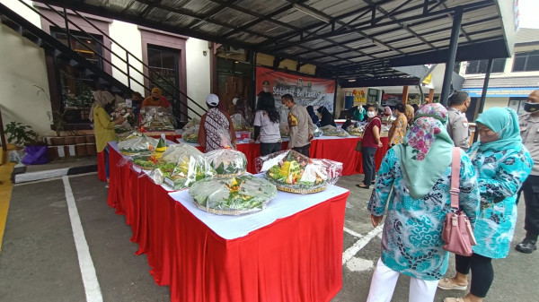 Semarak Lomba Nasi Tumpeng Warga Kelapa Gading Meriahkan HUT Bhayangkara Ke-76