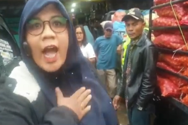 Mengaku Kakak Wali Kota, Wanita Ngamuk saat Petugas Tertibkan Parkir Liar