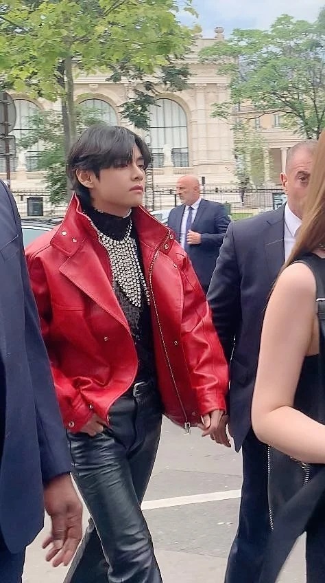 Park Bo Gum, V BTS dan Lisa BLACKPINK Foto Bareng di Peragaan Busana Celine, Momen Langka