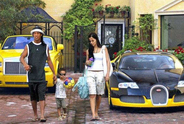 6 Koleksi Mobil Mewah Ronaldinho, Termahal Rp65 Miliar