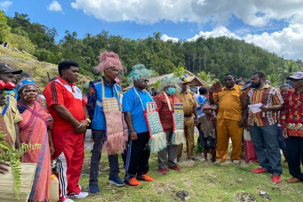 Negara Hadir, Kampung Boldon di Papua Kini Terang Benderang oleh Listrik PLN
