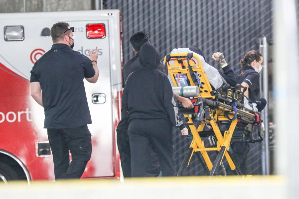 Travis Barker Dilarikan ke Rumah Sakit dengan Ambulans Ditemani Kourtney Kardashian