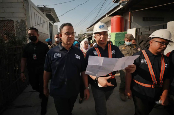 Gemas! Emak-emak Cubit Pipi Anies di Kamal Muara