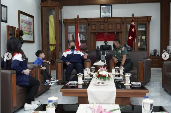 Bawa Tim Voli, SBY Kunjungi Akmil sambil Bernostalgia Masa Taruna