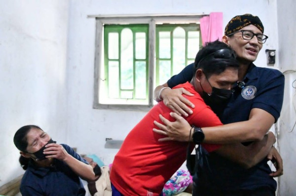 Rawat Ayah yang Sedang Lumpuh, Agus di Blitar Diberi Modal Usaha Sandiaga Uno