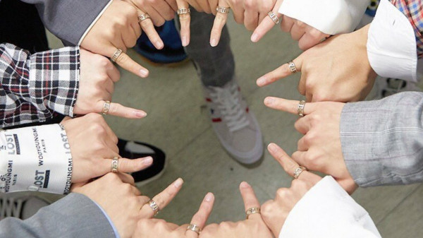 8 Idol dan Grup K-Pop yang Punya Tato atau Cincin Persahabatan