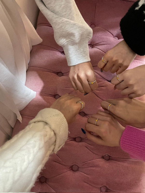 8 Idol dan Grup K-Pop yang Punya Tato atau Cincin Persahabatan