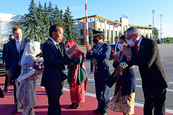 Presiden Jokowi Bertolak ke Abu Dhabi Usai Bertemu Putin di Moskow
