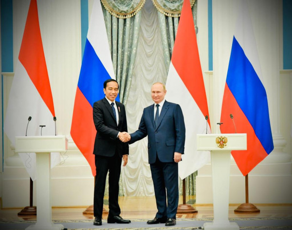 Presiden Jokowi Bertolak ke Abu Dhabi Usai Bertemu Putin di Moskow