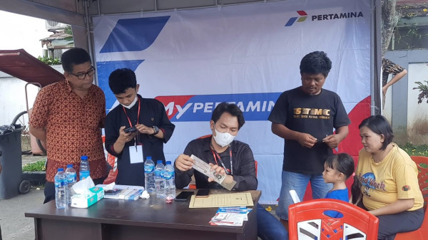 Warga Manado Serbu Klinik Pertamina untuk Daftar BBM Bersubsidi
