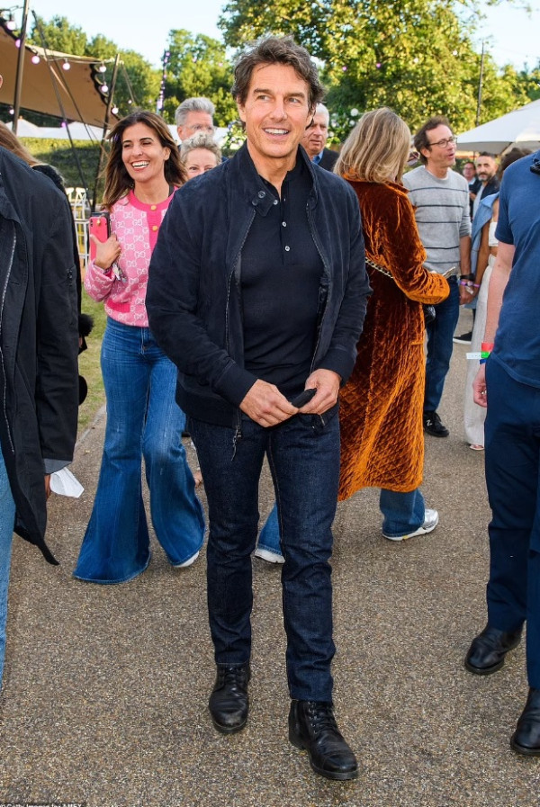 Tom Cruise Kepergok Nonton Konser Adele Bareng Wanita Misterius usai Putus dari Hayley Atwell