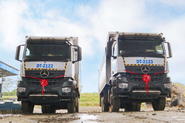 Buktikan Status Dealer Truk Mercedes Terbaik, PT Alun Indah Serah Terima 17 Unit Arocs