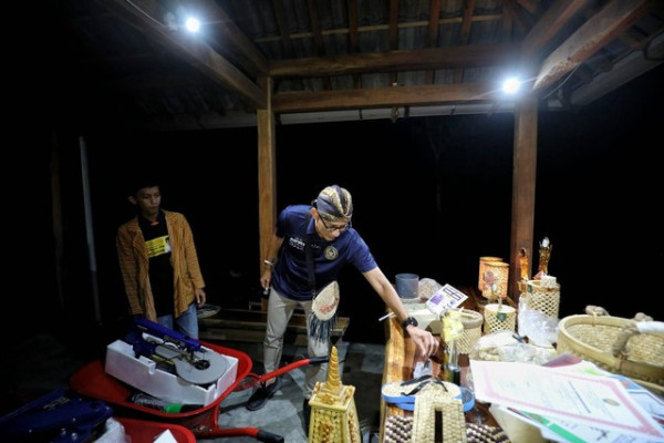 Sulap Limbah Jagung Jadi Kerajinan, Sandiaga Bantu Pemuda Asal Kulon Progo