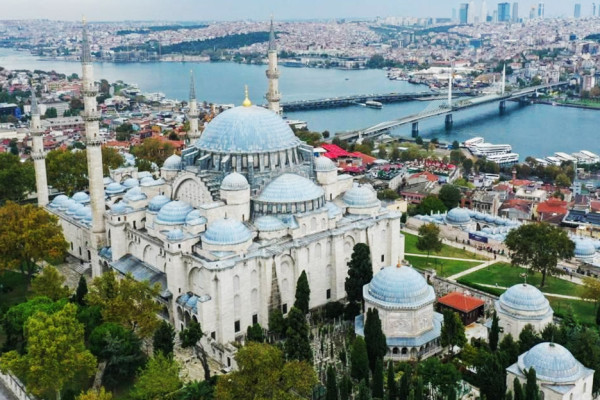 3 Bangunan Peninggalan Turki Utsmani, Nomor 1 Dibangun untuk Saingi Hagia Sophia