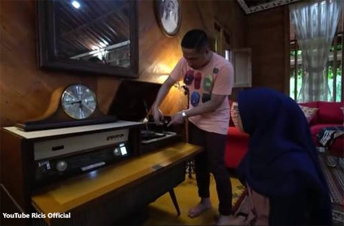 5 Artis Ini Hobi Koleksi Barang Antik dan Kuno, Ada Randy Martin hingga Ahmad Dhani