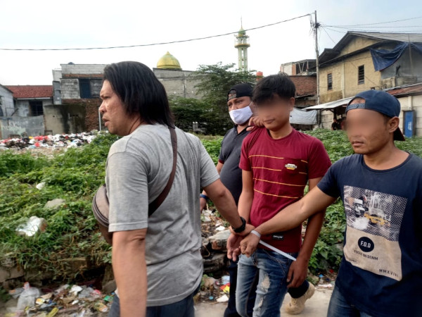 Gerebek Kampung Boncos, Polsek Palmerah Bekuk 6 Pengguna Sabu