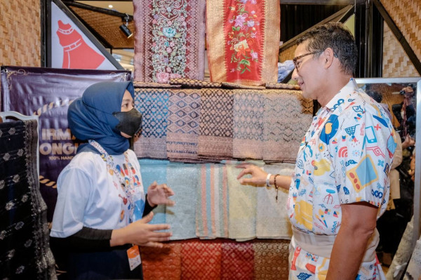 Hadiri AKI 2022 di Sumbar, Sandiaga Uno Ajak Generasi Muda Padang Manfaatkan Peluang Sektor Ekraf