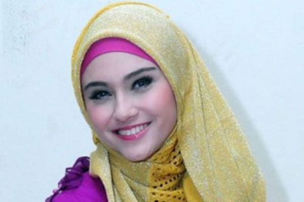5 Artis Indonesia yang Orangtuanya Dokter, Nomor 4 Spesialis Mata Sekaligus Perwira TNI