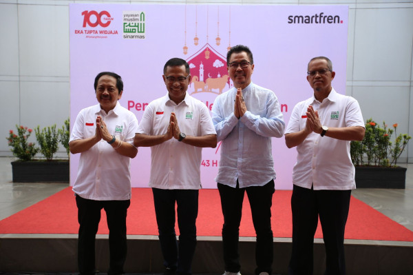 Smartfren dan Yayasan Muslim Sinar Mas Salurkan Hewan Kurban