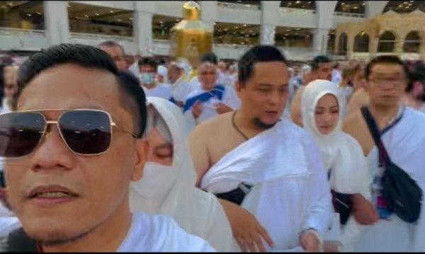 Sejumlah Artis Indonesia yang Naik Haji Tahun Ini, Nomor 3 Sempat Khawatir Gagal Berangkat